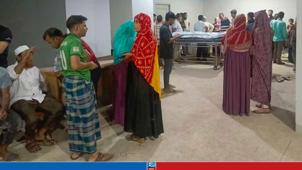 আশুলিয়ায় যাত্রীবাহি লেগুনা ড্রেনে পড়ে নিহত ২
