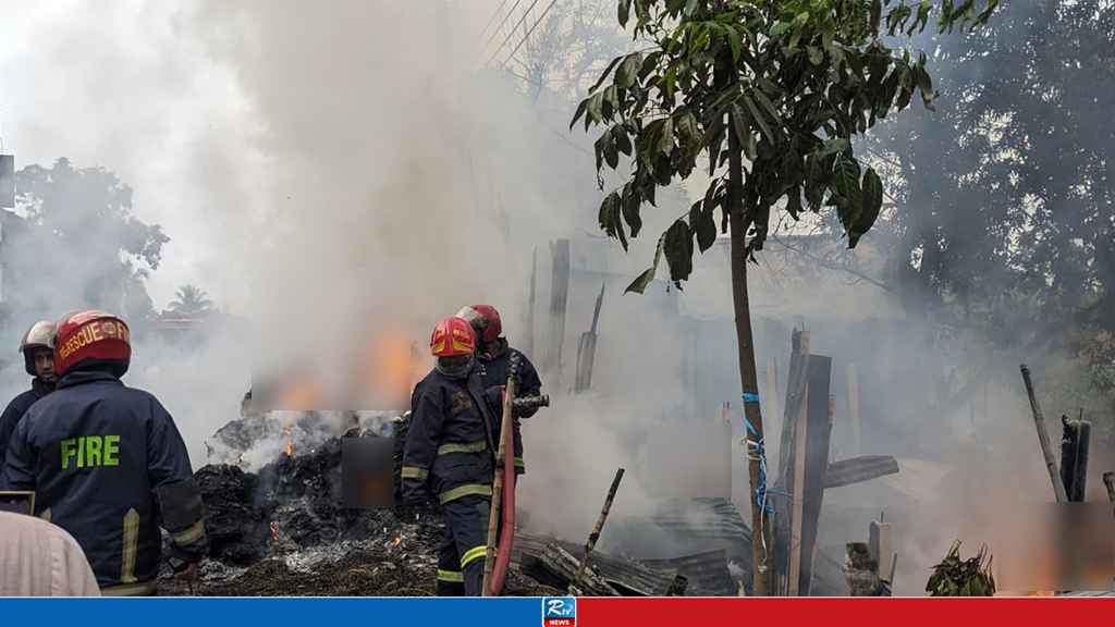 সিদ্ধিরগঞ্জে ঝুটের গোডাউনে আগুন