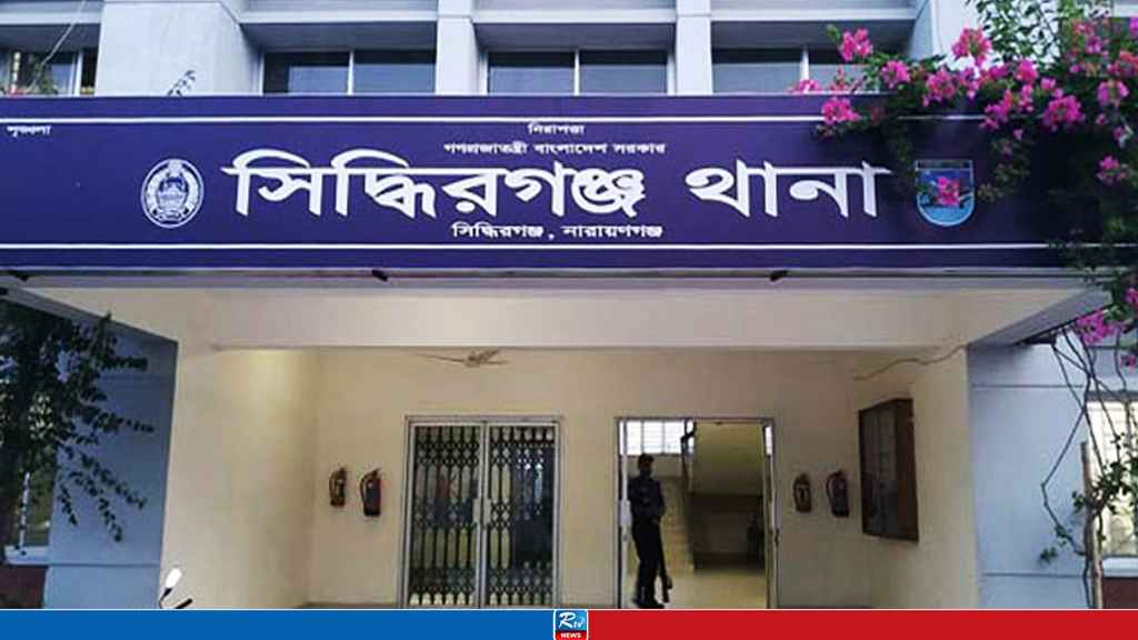 বালুর মাঠে পড়ে ছিল বিদ্যুৎমিস্ত্রির মরদেহ