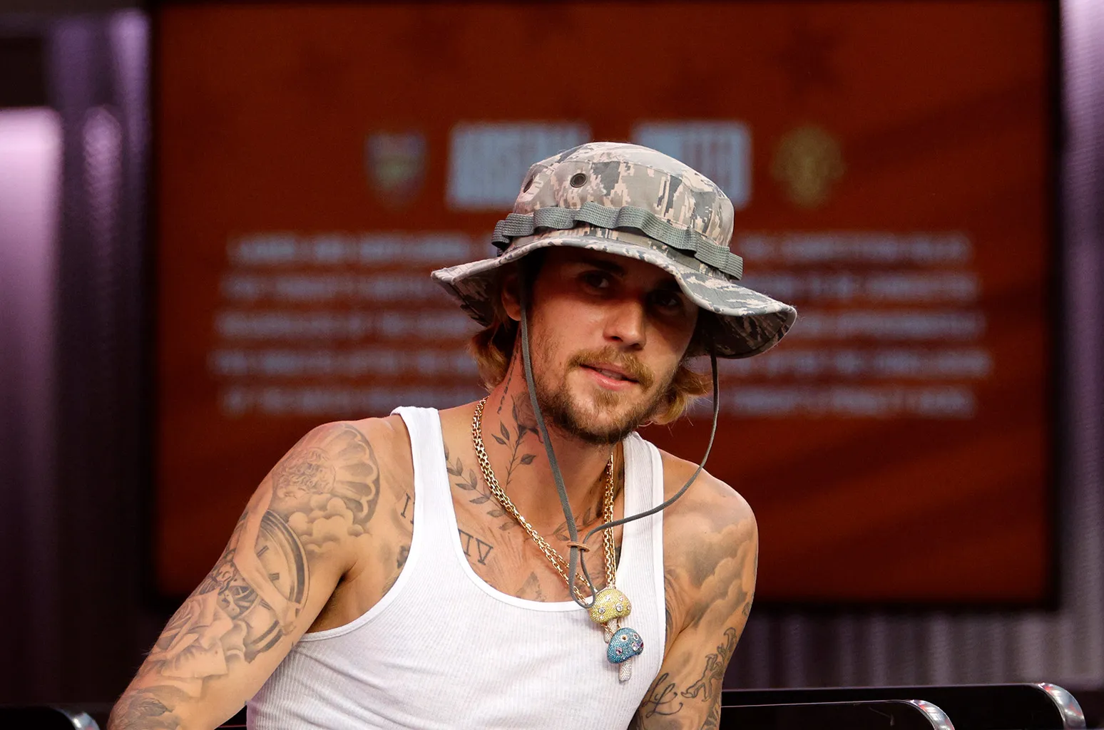 justin-bieber-arsenal-sofi-2024-billboard-1548