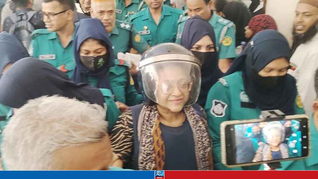 হাসিমুখে আদালতে উঠে কাঠগড়ায় ফুঁপিয়ে কাঁদলেন তুরিন আফরোজ
