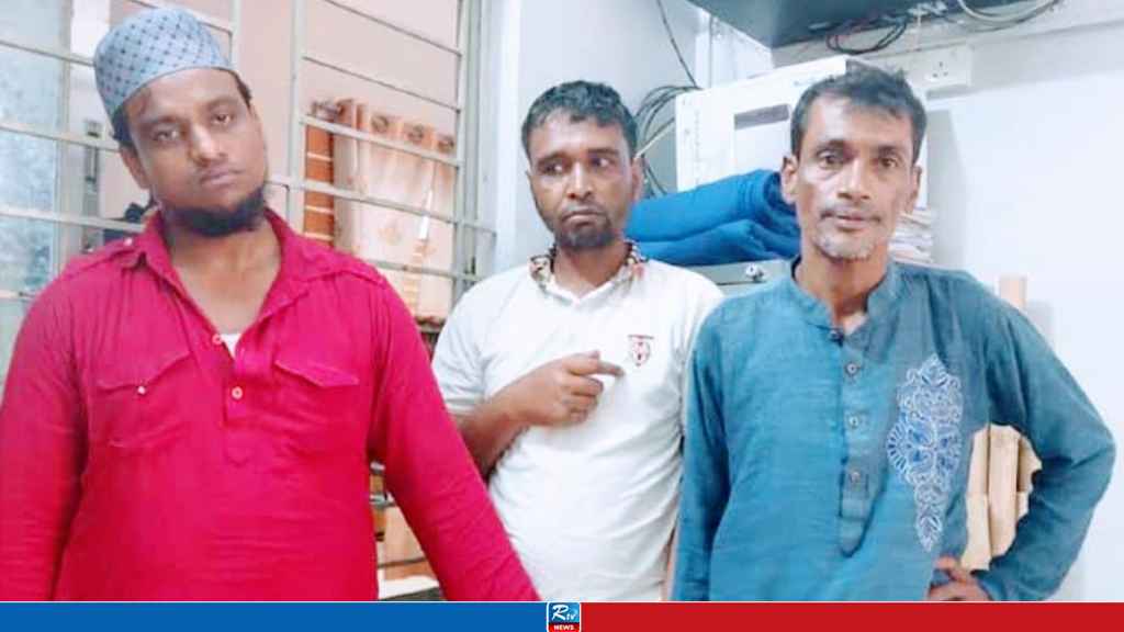 আখাউড়ায় ২৮ রাউন্ড গুলিসহ ৩ জন আটক