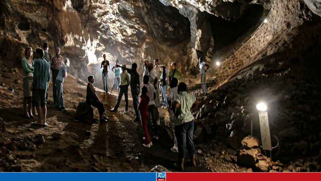 খুলে দেওয়া হয়েছে দক্ষিণ আফ্রিকার‘মানবজাতির উদ্ভবস্থল’সেই গুহা