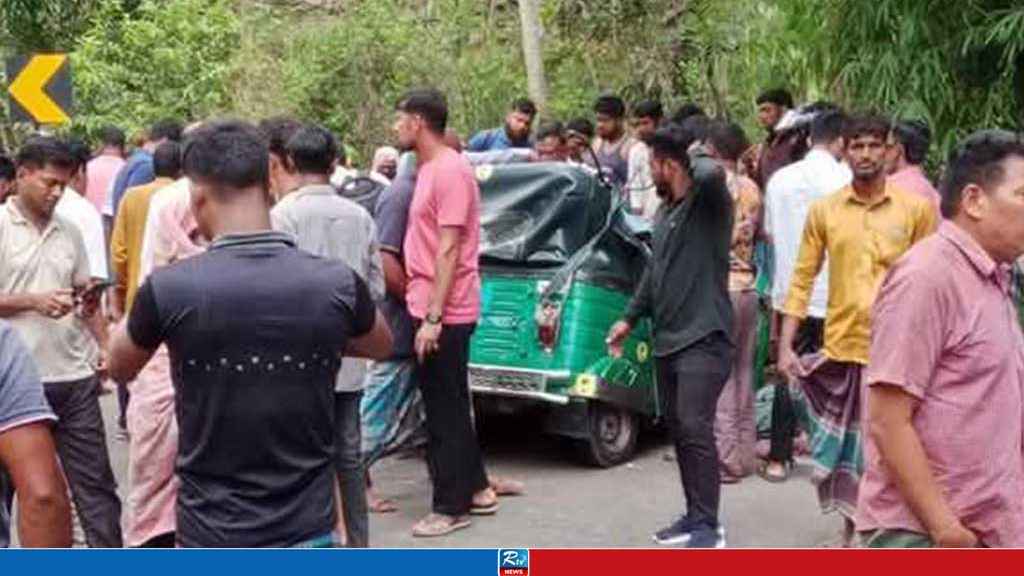 চট্টগ্রামের সড়কে ঝড়ল ৫ প্রাণ