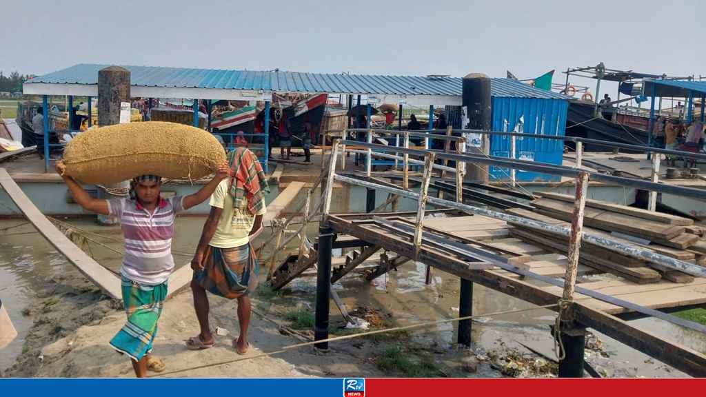 সরকার বদলের পরও চেয়ারম্যান ঘাটে সিন্ডিকেটের নৈরাজ্য চরমে