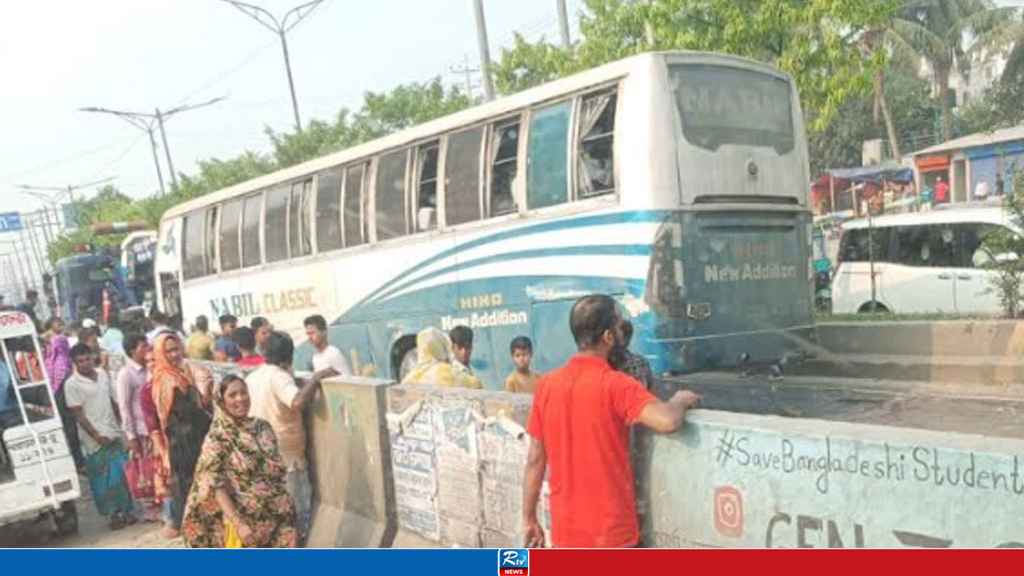 সাভারে পৃথক সড়ক দুর্ঘটনায় প্রাণ গেল ৩ জনের