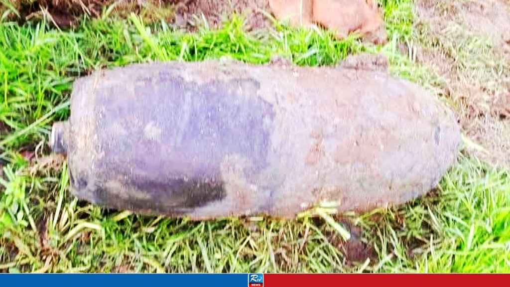 মাটি খুঁড়তেই মিলল মর্টার শেল