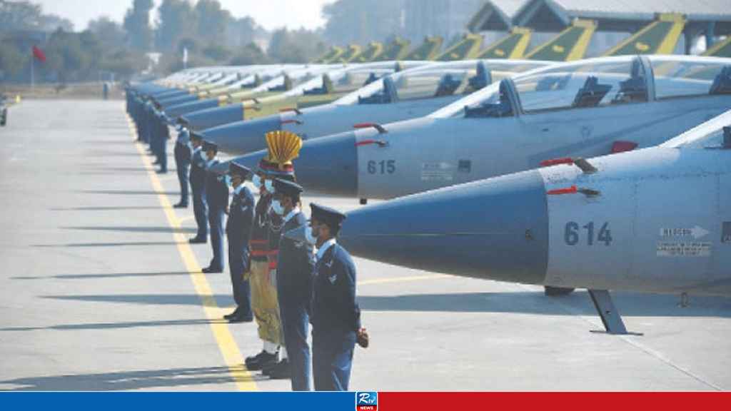 টান টান উত্তেজনায় পাকিস্তানে উচ্চ সতর্কতা, কী হতে চলেছে