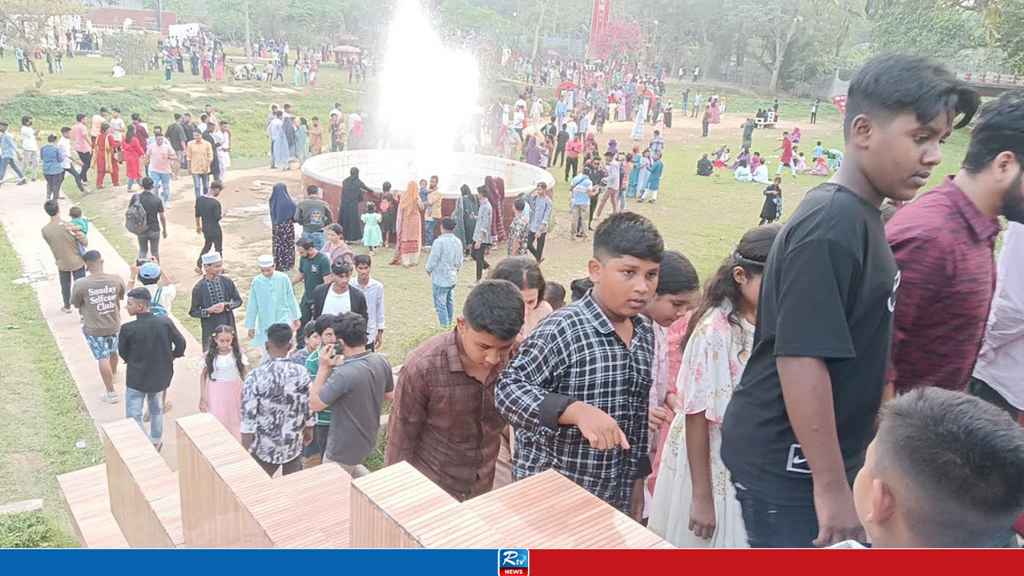 পর্যটকের উপচে পড়া ভিড়ে মুখরিত মৌলভীবাজার