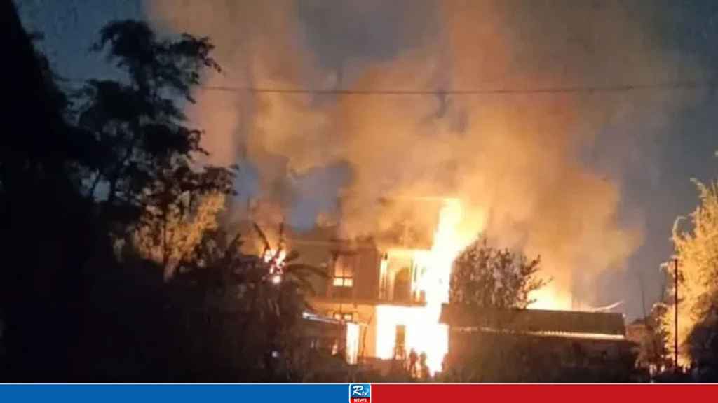 ওয়াকফ বিল ঘিরে ভারতে বিক্ষোভ, বিজেপি নেতার বাড়িতে আগুন