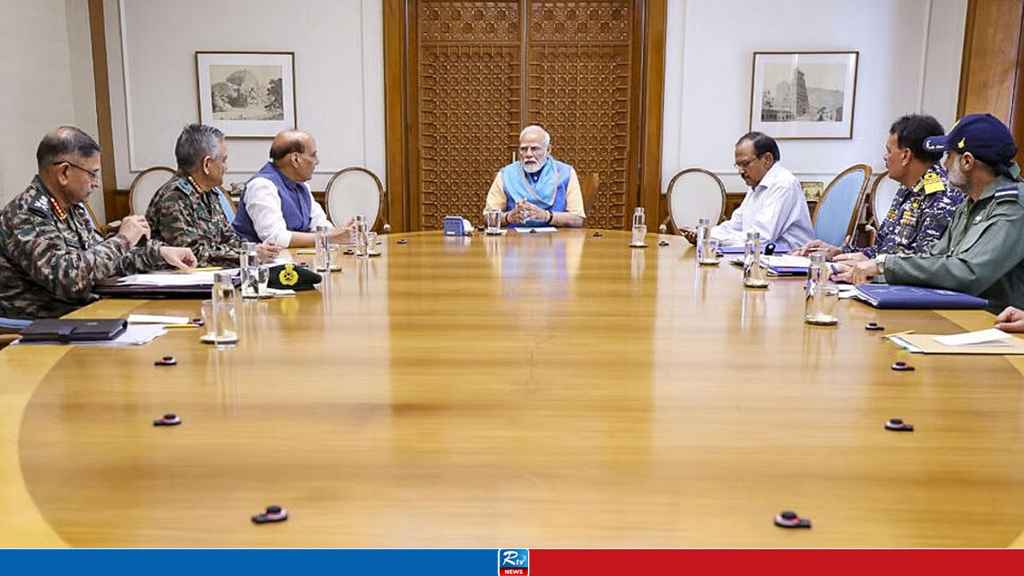 ভারতে ভয়ংকর হামলার প্রস্তুতি পাকিস্তানের, জরুরি বৈঠকে মোদি