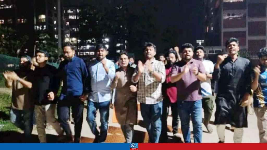 আ.লীগ নিষিদ্ধে জাবিতে মিষ্টি বিতরণ, গরু-খাসি জবাই
