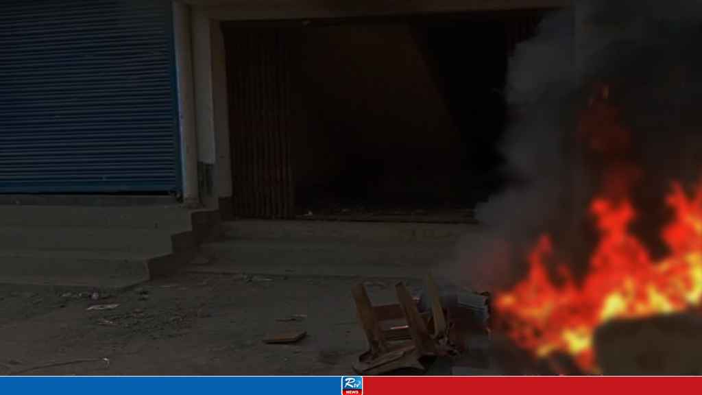 গাইবান্ধায় আওয়ামী লীগ কার্যালয়ে ভাঙচুর ও অগ্নিসংযোগ