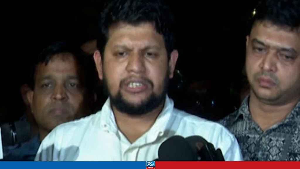 সরকার কঠোর ভূমিকায় অবতীর্ণ হবে: মাহফুজ আলম