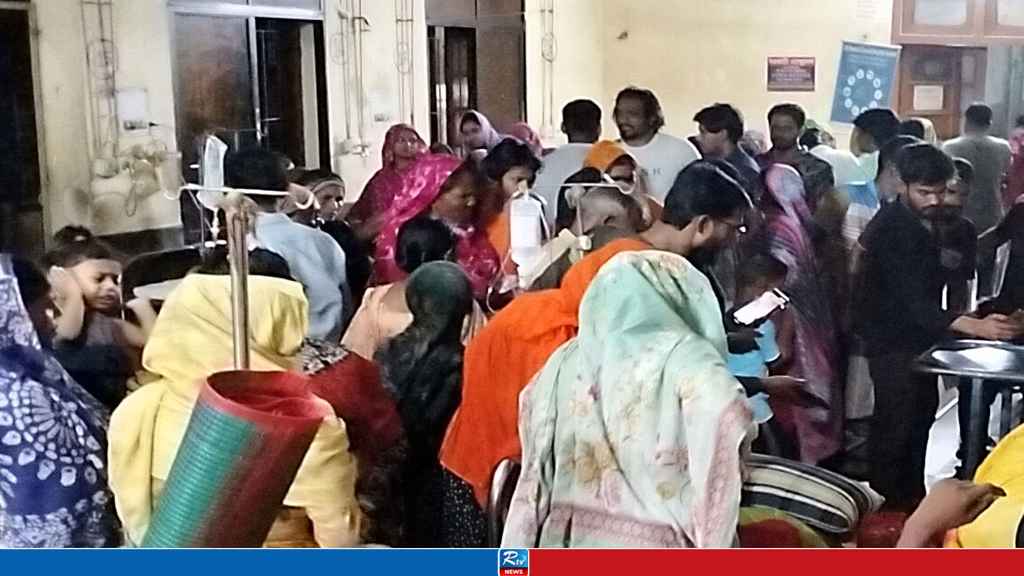পরকীয়ায় ক্ষিপ্ত হয়ে স্ত্রী-সন্তানদের হত্যাচেষ্টা, নিজের গলাও কাটলেন যুবক