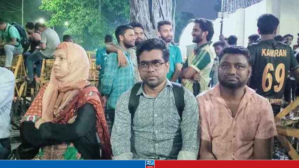 জবির আন্দোলনে রাতভর সরব শিক্ষকরাও
