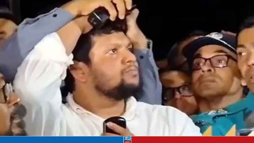 মাহফুজকে বোতল নিক্ষেপ, ডিবি কার্যালয়ে যুবক