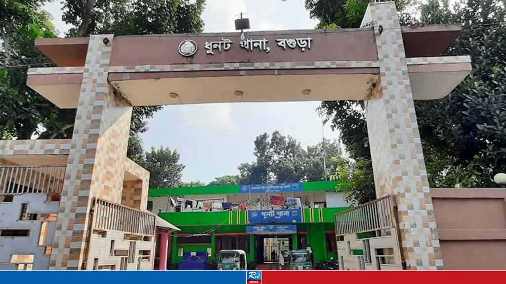 মেয়েকে উত্ত্যক্তের প্রতিবাদ করায় বাবা-মাকে কুপিয়ে জখম