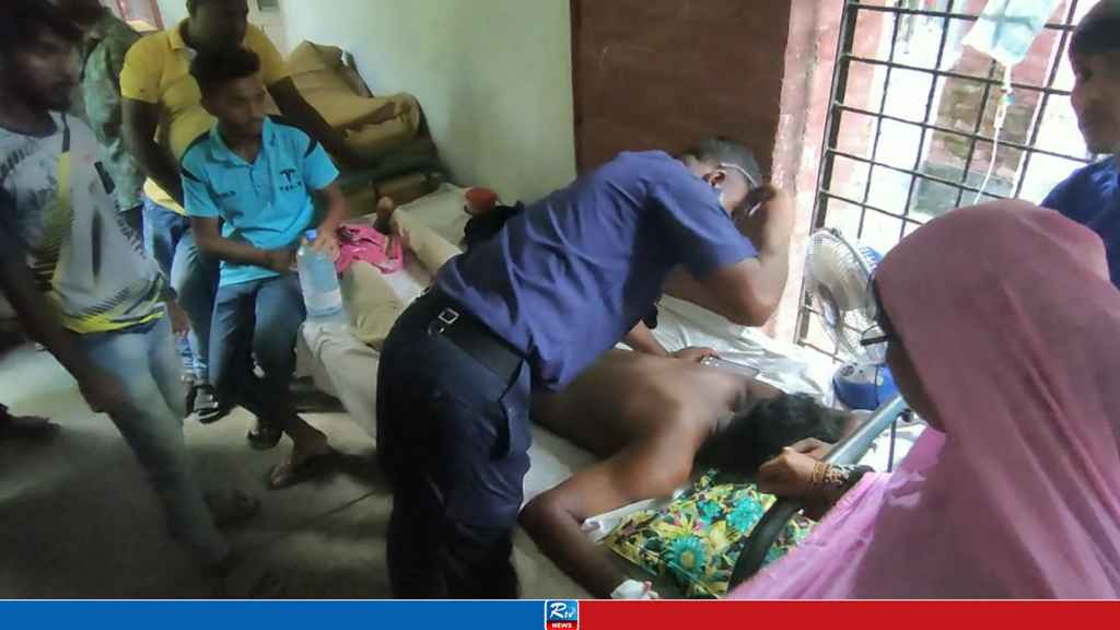 প্রকাশ্যে শিক্ষার্থীকে ছুরিকাঘাত করে সাড়ে ৫ লাখ টাকা ছিনতাই