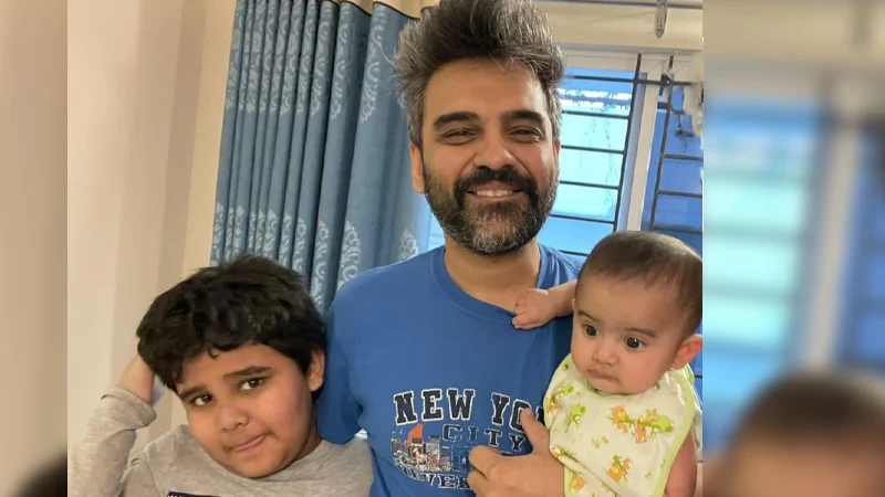 habib-wahid-with-his-kids_1746261078