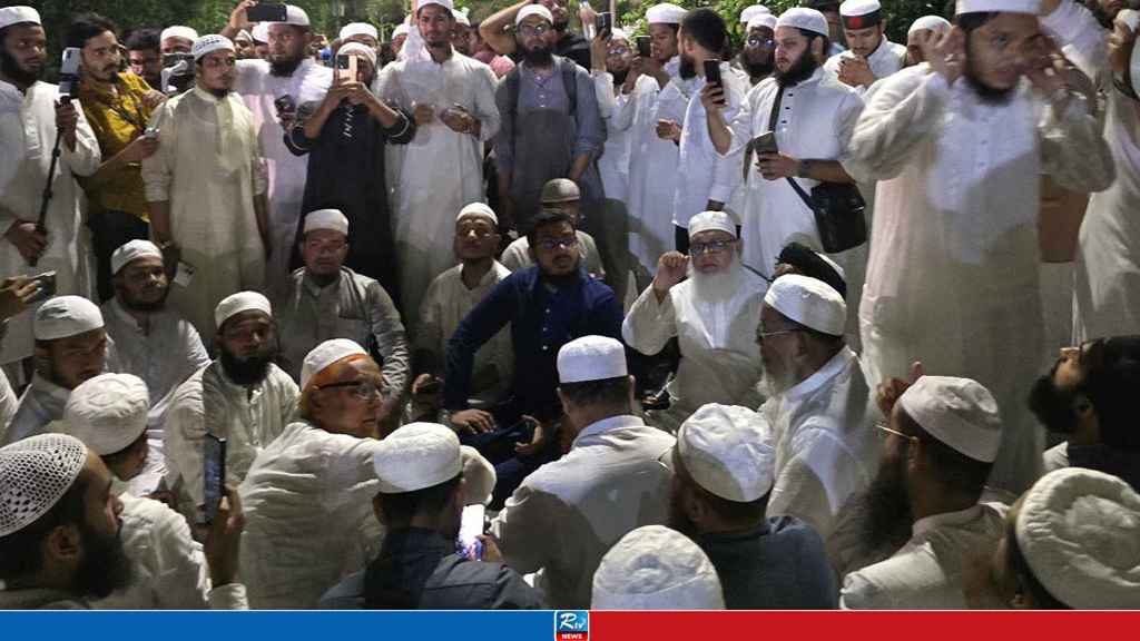 যমুনার সামনে অবস্থান নিয়েছে শিবিরসহ আরও কয়েকটি সংগঠন