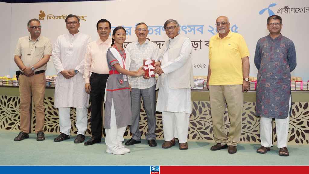 রাজধানীর ৫ হাজার শিক্ষার্থীকে পুরস্কার দিলো বিশ্বসাহিত্য কেন্দ্র 