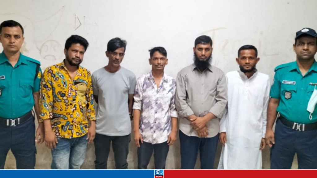 ঢাকায় বিশেষ অভিযানে গ্রেপ্তার ৫