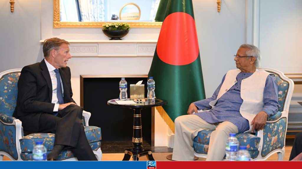 প্রধান উপদেষ্টার সঙ্গে এয়ারবাসের এক্সিকিউটিভ ভাইস প্রেসিডেন্টের সাক্ষাৎ