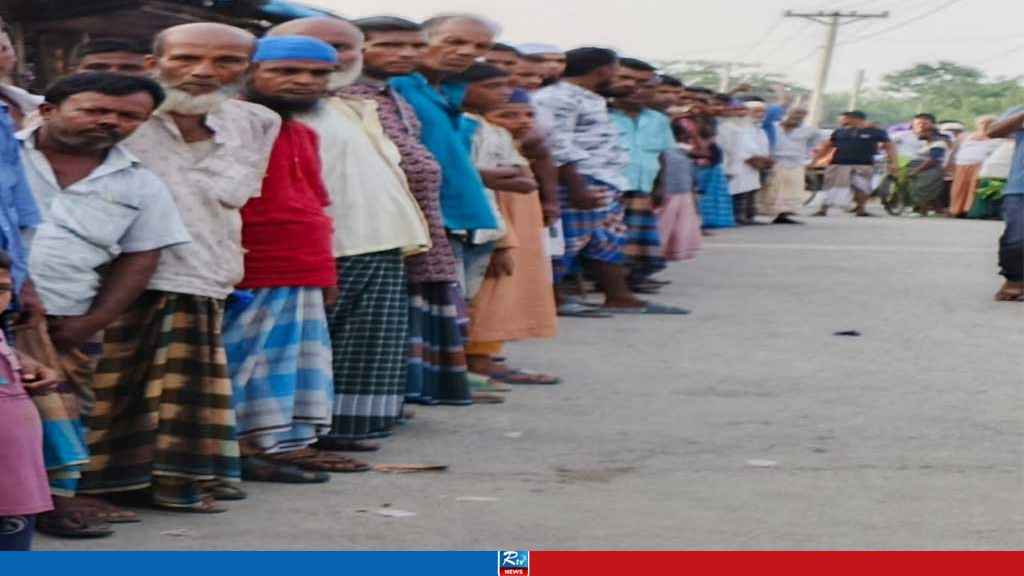 পাইকগাছায় ‘সন্ত্রাসী’ শফি বাহিনীর বিরুদ্ধে এলাকাবাসীর মানববন্ধন