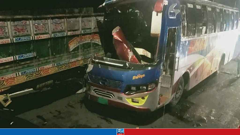 পদ্মা সেতুতে ভয়াবহ দুর্ঘটনায় নিহত ২, শিশুসহ আহত ১০