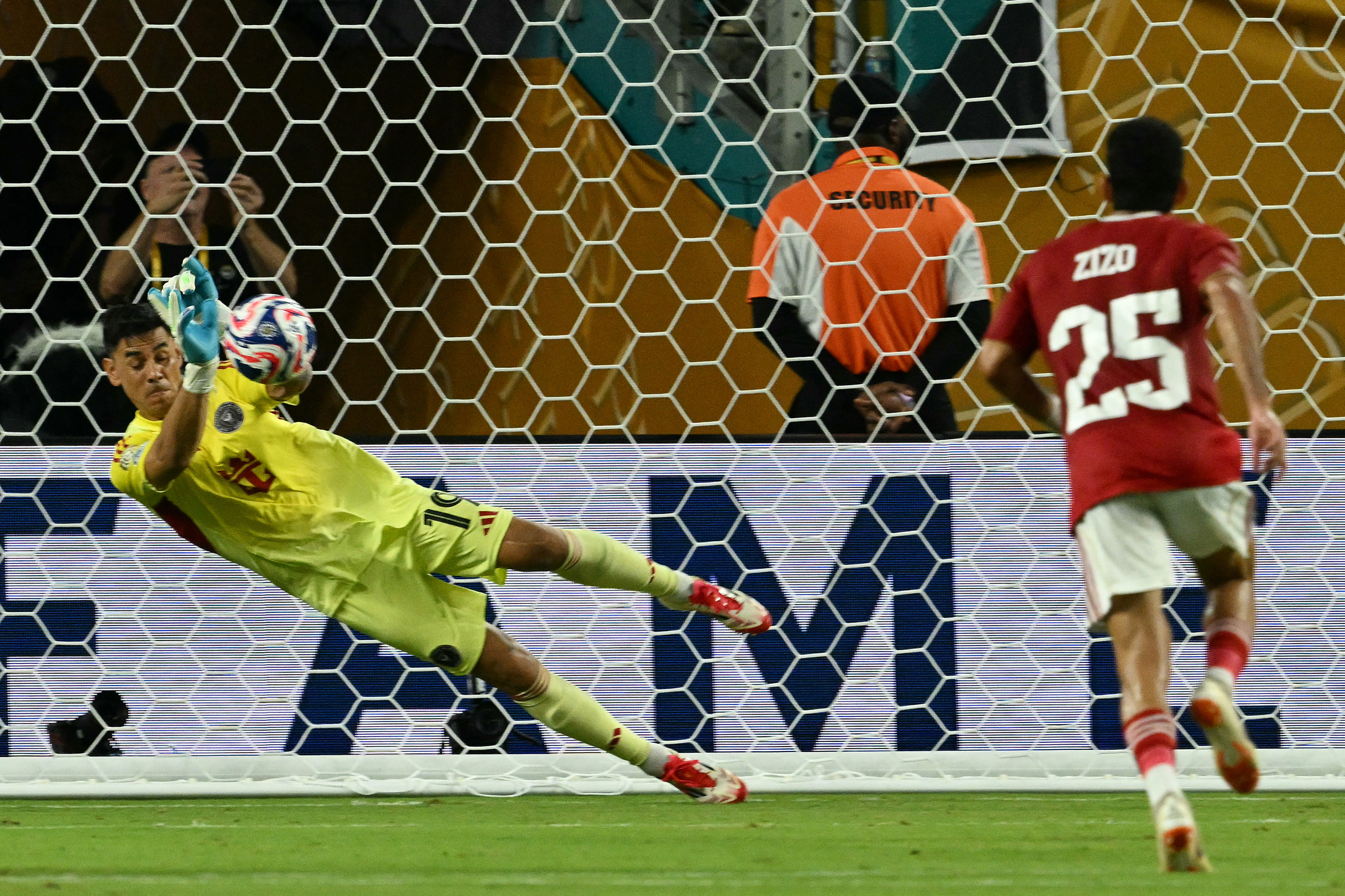 AFP__20250615__62EL62Y__v1__HighRes__FblWcClub2025Match01AhlyInterMiami