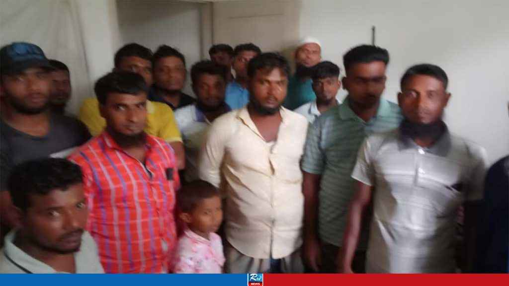 ১৮ ঘণ্টা সমুদ্রে ভেসে বেঁচে ফিরলেন ৪ জেলে 