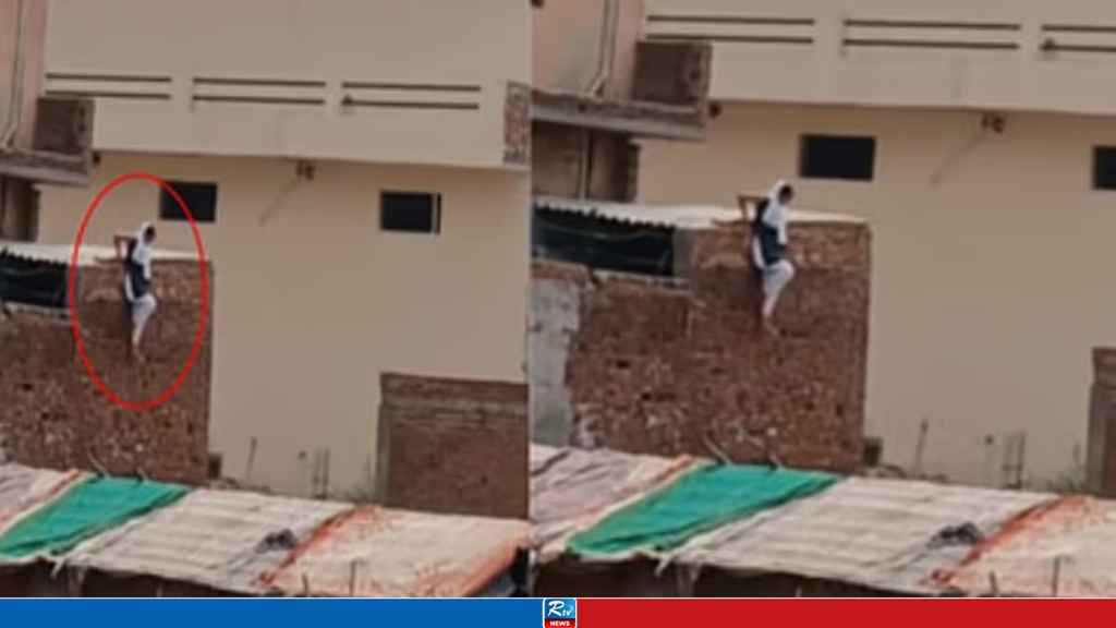 ছাদ থেকে লাফ দেন নারী