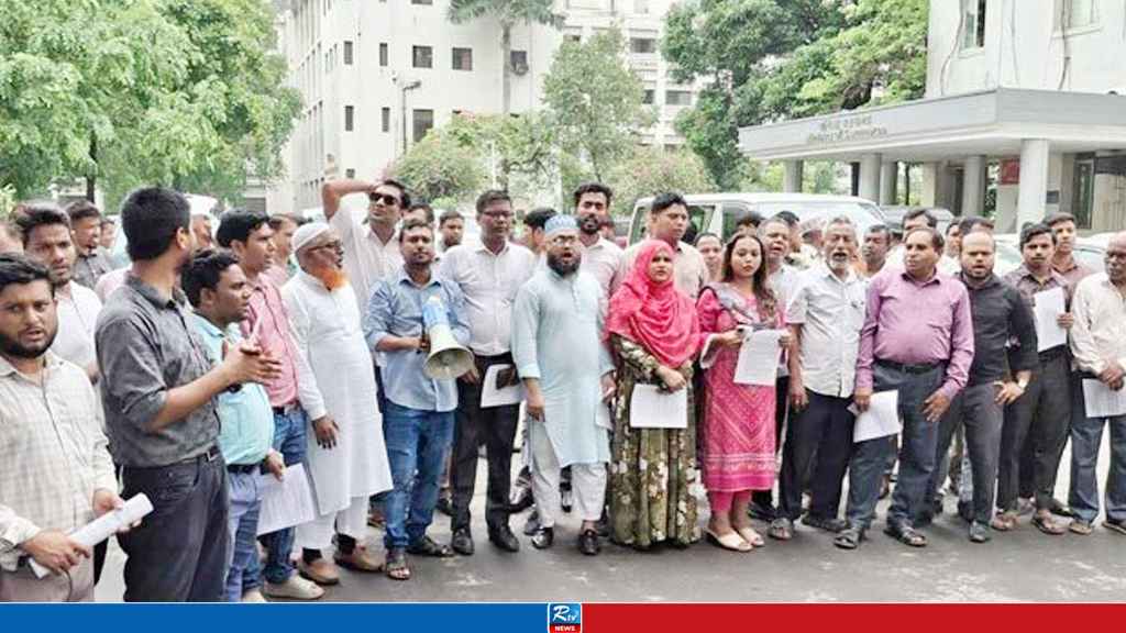 চাকরি অধ্যাদেশ বাতিলের দাবিতে ফের সচিবালয়ে বিক্ষোভ