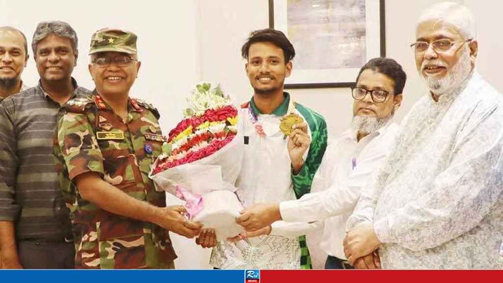 সিঙ্গাপুর থেকে দেশে ফিরলেন স্বর্ণজয়ী আরচার আলিফ