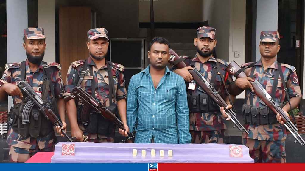 জুতায় ৮৭ লাখ টাকার সোনা নিয়ে ভারতে যাওয়ার পথে আটক যুবক