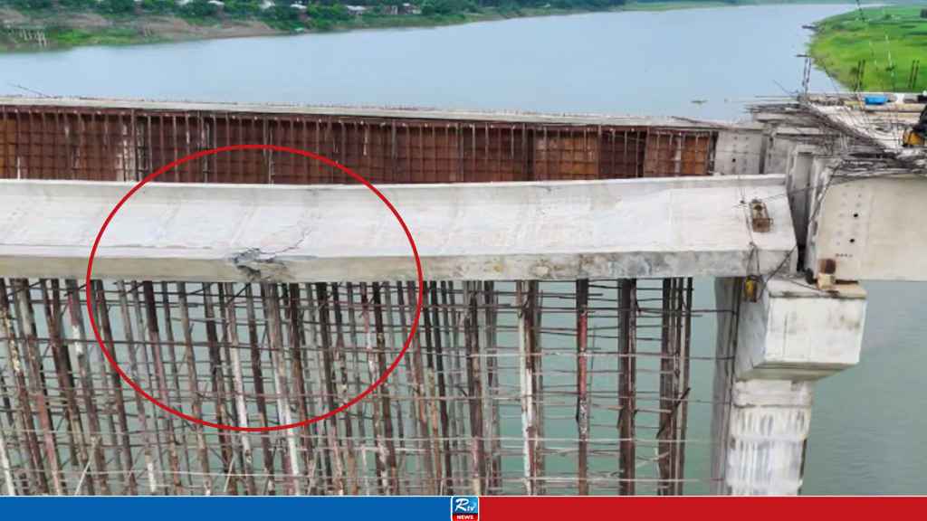 কাজ শেষ না হতেই ভেঙে গেলো ৬৪ কোটি টাকার নির্মাণাধীন সেতুর গার্ডার 