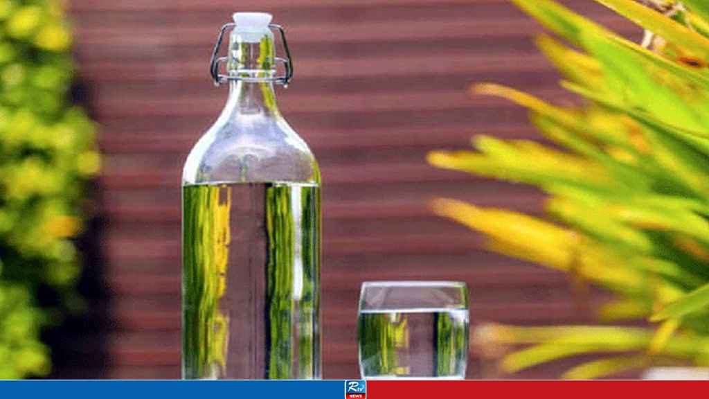 মদের বোতলে পানি পান করা কি জায়েজ?