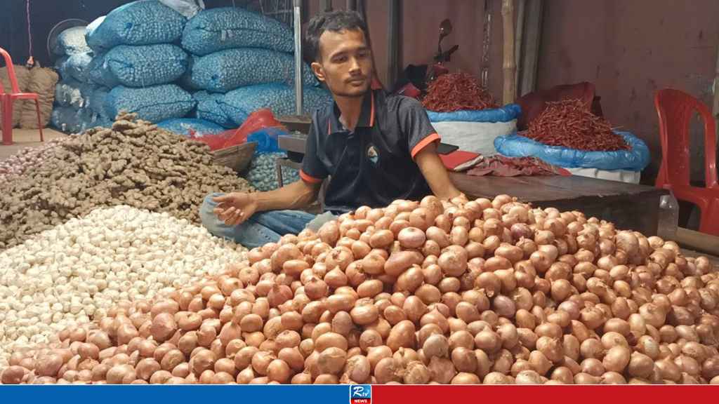 হিলিতে কমেছে বেশ কিছু নিত্যপণ্যের দাম, স্বস্তিতে ক্রেতারা