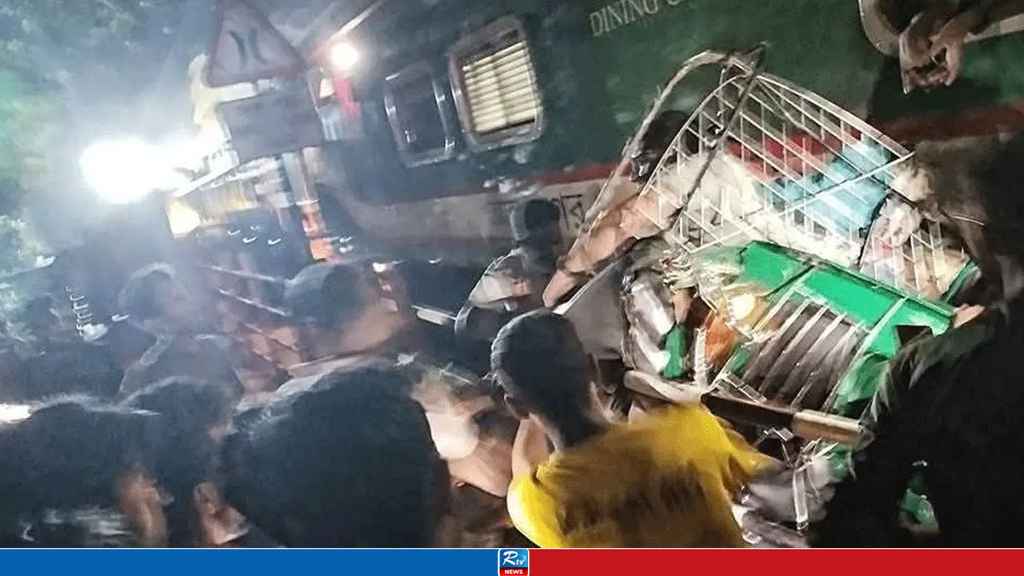 কালুরঘাট সেতুতে ভয়াবহ দুর্ঘটনা: বরখাস্ত ৪ রেলকর্মী, তদন্তে কমিটি