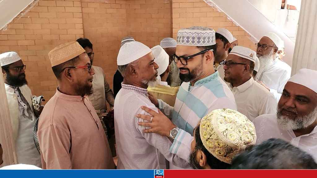 পল্লবীতে ঈদের নামাজ আদায় ও শুভেচ্ছা বিনিময় আমিনুল হকের