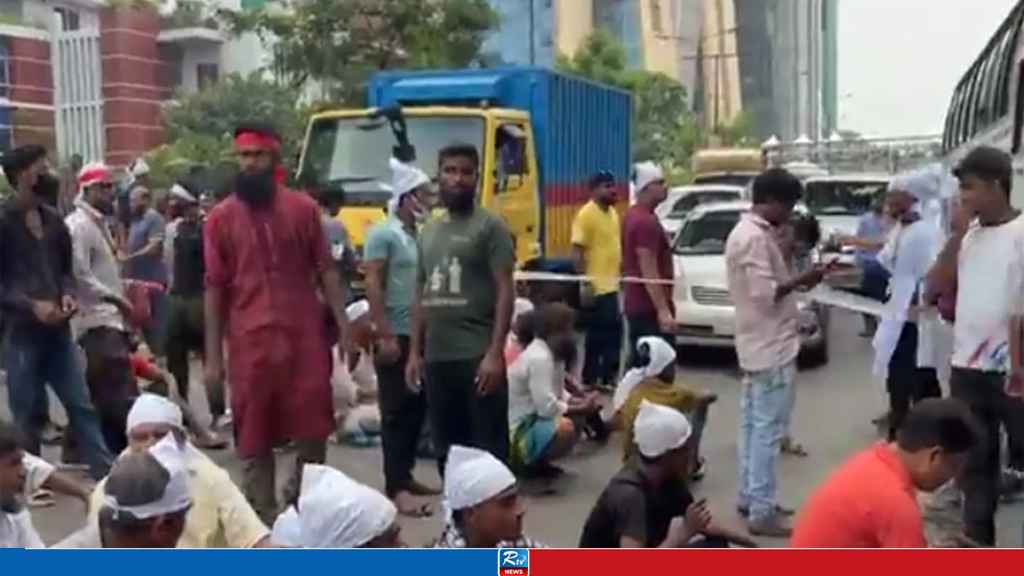 সিএনজিচালকদের বনানীতে সড়ক অবরোধ