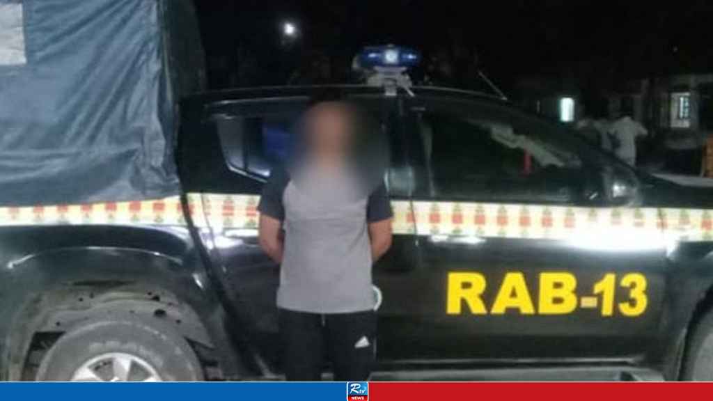 সেনাবাহিনীতে চাকরি দেওয়ার চুক্তি করে ধরা ভুয়া এসআই
