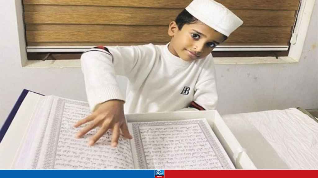 নিজ হাতে কুরআন লিখলেন ৯ বছর বয়সী শিশু