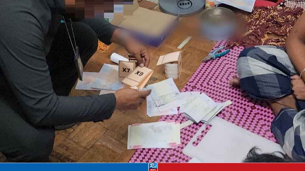 মালয়েশিয়ায় জাল পাসপোর্ট তৈরির কারখানায় অভিযান, দুই বাংলাদেশি আটক