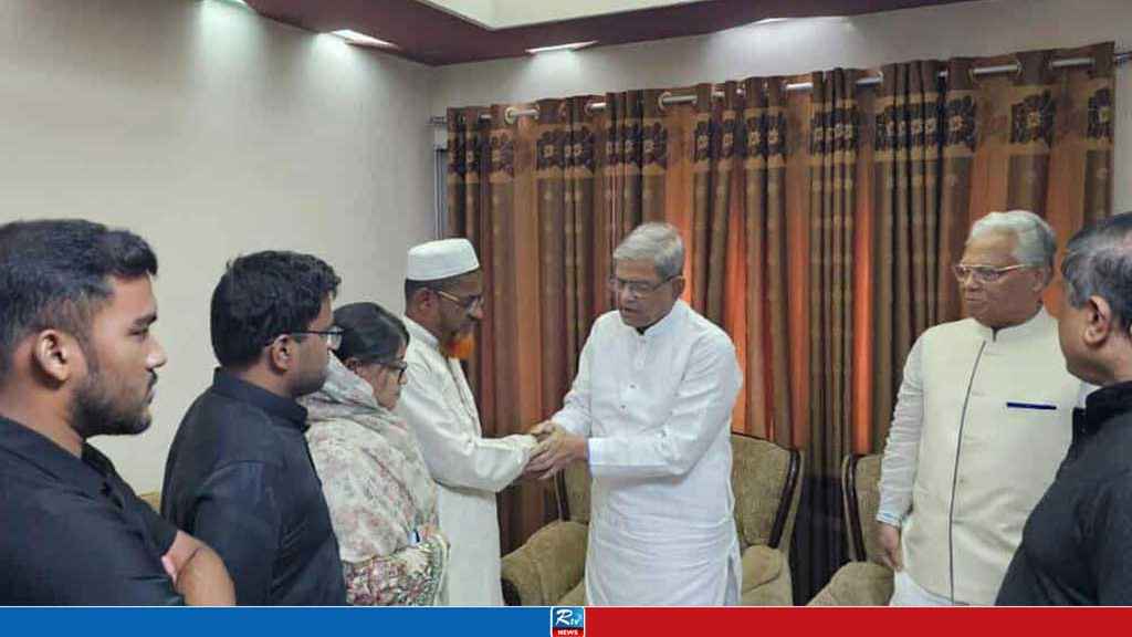 সমবেদনা জানাতে নিহত পাইলট তৌকিরের বাসায় বিএনপি নেতারা