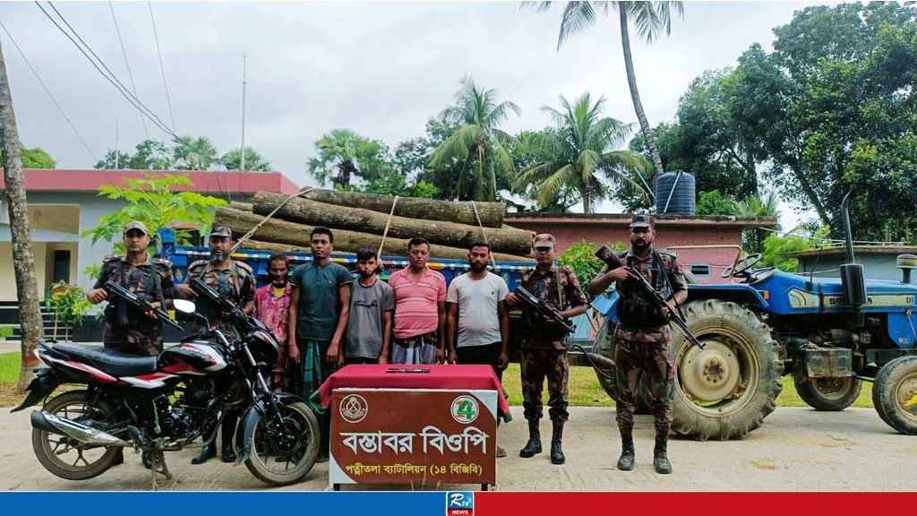 আকাশমণি গাছের কাঠ ভারতে পাচারকালে আটক ৫