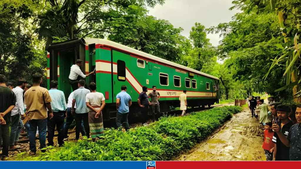 পথেই বগি ফেলে চলে গেল কক্সবাজার এক্সপ্রেস ট্রেন