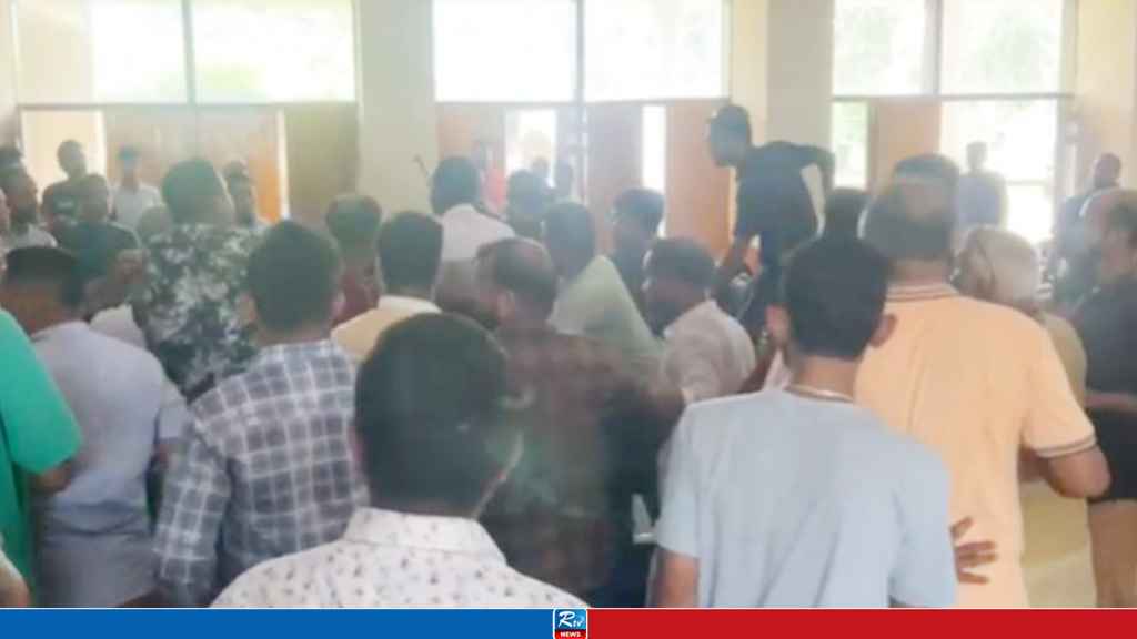 বরিশালে উপজেলা বিএনপির দুগ্রুপে সংঘর্ষ