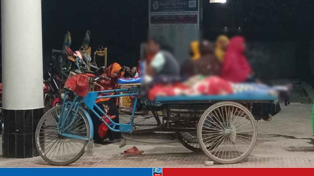 বাবার চোখের সামনে বেপরোয়া ট্রাক কেড়ে নিলো সন্তানের প্রাণ 
